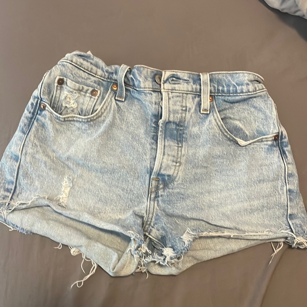 LEVI’S distressed shorts